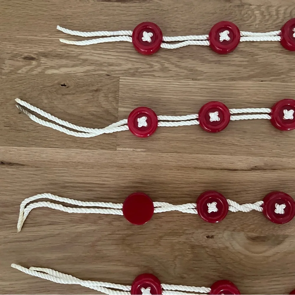 Red button Christmas garland 32 feet four strands of 8 feet white rope cord